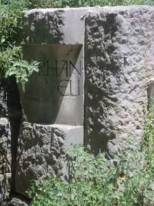 orhan velinin mezar taşı