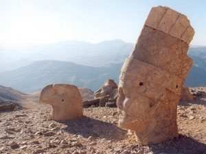 nemrut dağı heykelleri