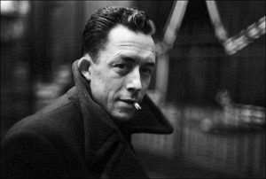 Albert Camus siyah beyaz fotoğraf