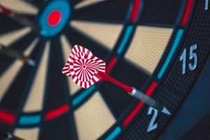 dart tahtası ve dart oku