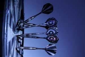 dart tahtası ve okları