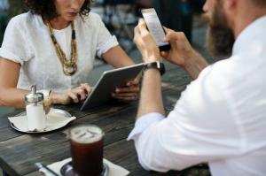 dijital minimalizm akıllı telefon tablet çalışanlar freelance