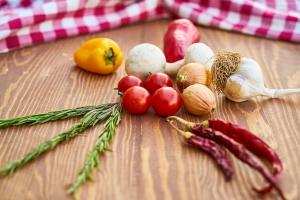 10 dakikada yapabileceğiniz 10 yemek sebze malzemeler