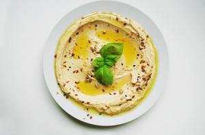 10 dakikada yapabileceğiniz 10 yemek humus