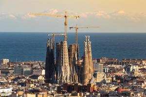 antoni gaudi la sagrada familia