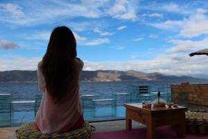 evde meditasyon manzara kadın sakinlik