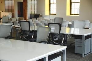 açık planlı ofis çalışma koltuğu