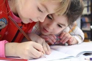 yazma iki kız çocuk okul