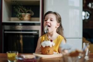 kid eating cake