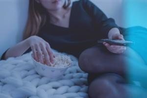 televizyon izlemek patlamış mısır