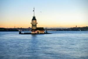 galata kulesi ile kız kulesi istanbul