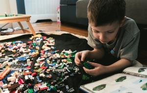 Lego çocuk