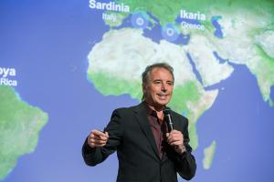 Dan Buettner, Founder, Blue Zones, USA speaking during the Session "Secrets to a Long and Happy Life" at the Annual Meeting 2018 of the World Economic Forum in Davos, January 26, 2018 Copyright by World Economic Forum / Christian Clavadetscher