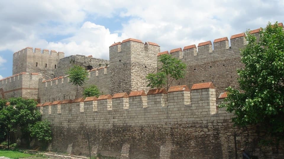 Theodosius Surları